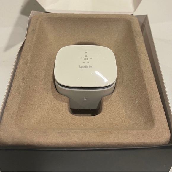 The Belkin Wi-Fi Range Extender - Picture 3 of 5